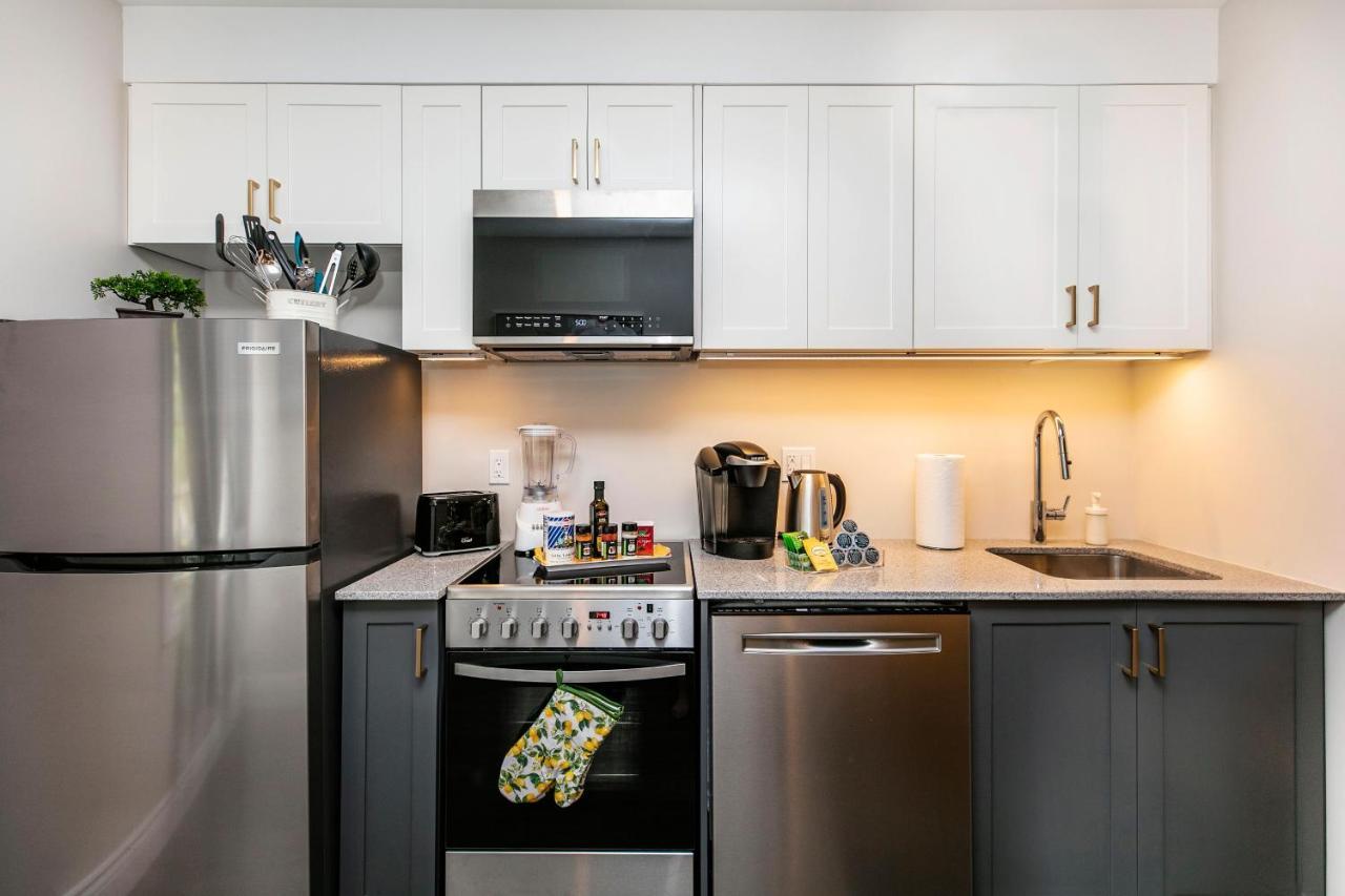 Luxury 1Br With King Bed - Steps From Byward Market! Lägenhet Ottawa Exteriör bild