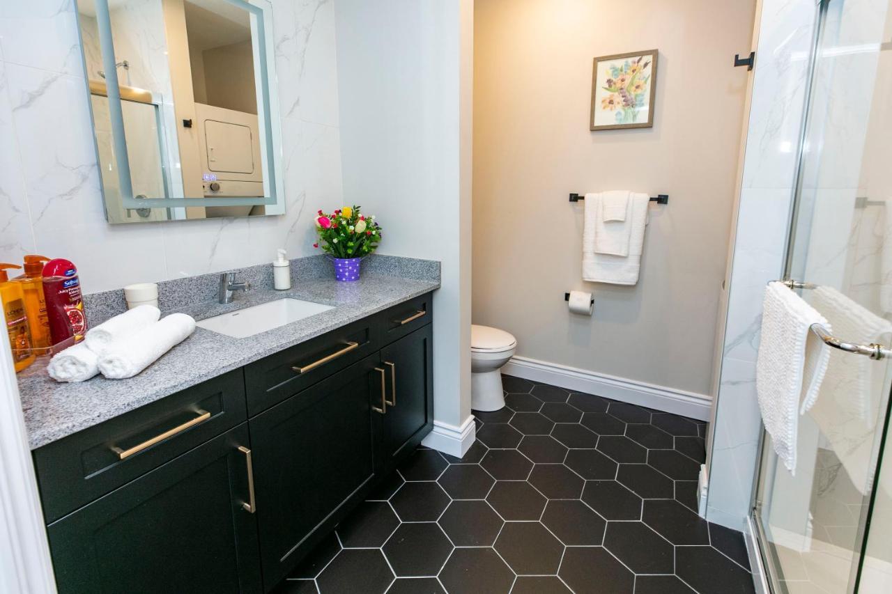 Luxury 1Br With King Bed - Steps From Byward Market! Lägenhet Ottawa Exteriör bild